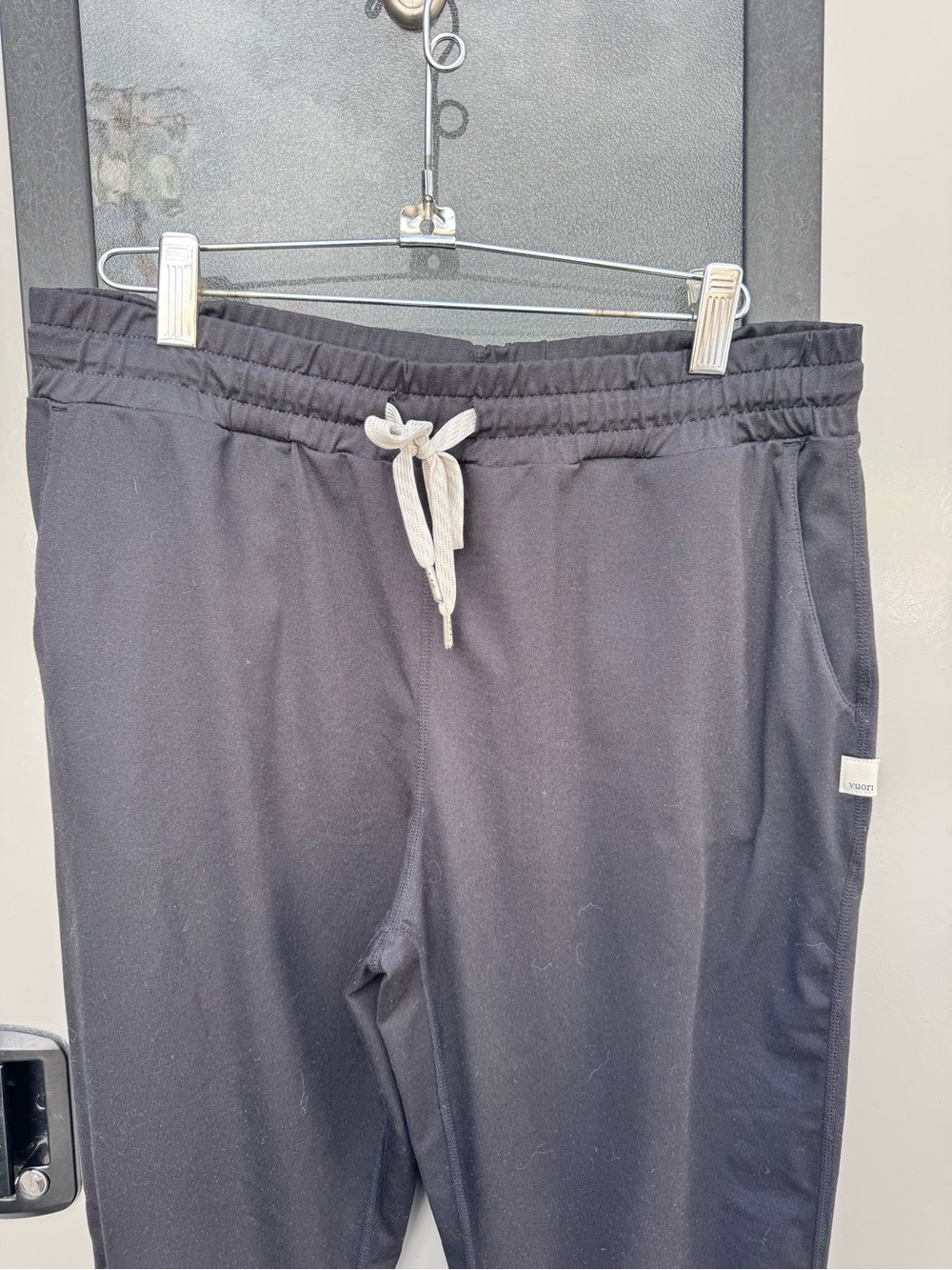 Women’s Black Vuori Performance Joggers - Picture 3 of 6